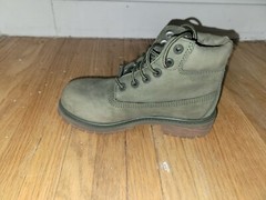 TIMBERLAND PREMIUM 6″ PREMIUM WATERPROOF BOOT DARK GREEN NUBUCK YOUTH 13.5