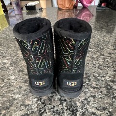 UGG Kids Pull-On Suede Ankle Boots Black Multicolor Logo US 6 EU 22