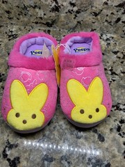 Peeps Kids Pink & Yellow Slippers Size 13/1