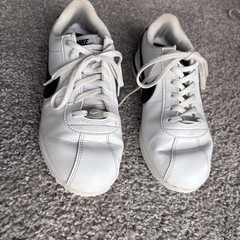 Size 6.5 (GS) – Nike Cortez Basic SL Low White – 904764-102