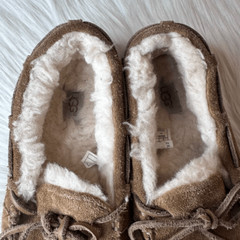 UGG Kids Dakota Slippers Size 2