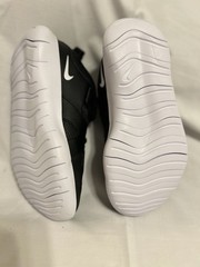 Nike Flex Contact 3 Unisex Kids Low Top Sneaker Hook & Loop Black/White Size 2Y