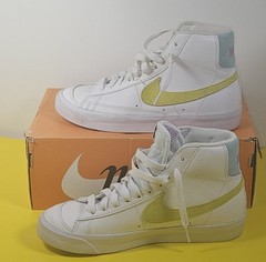 Nike Blazer Mid ’77 Trainers Shoes Youth Sz 5 White Light Zitron (GS) DH4112-100