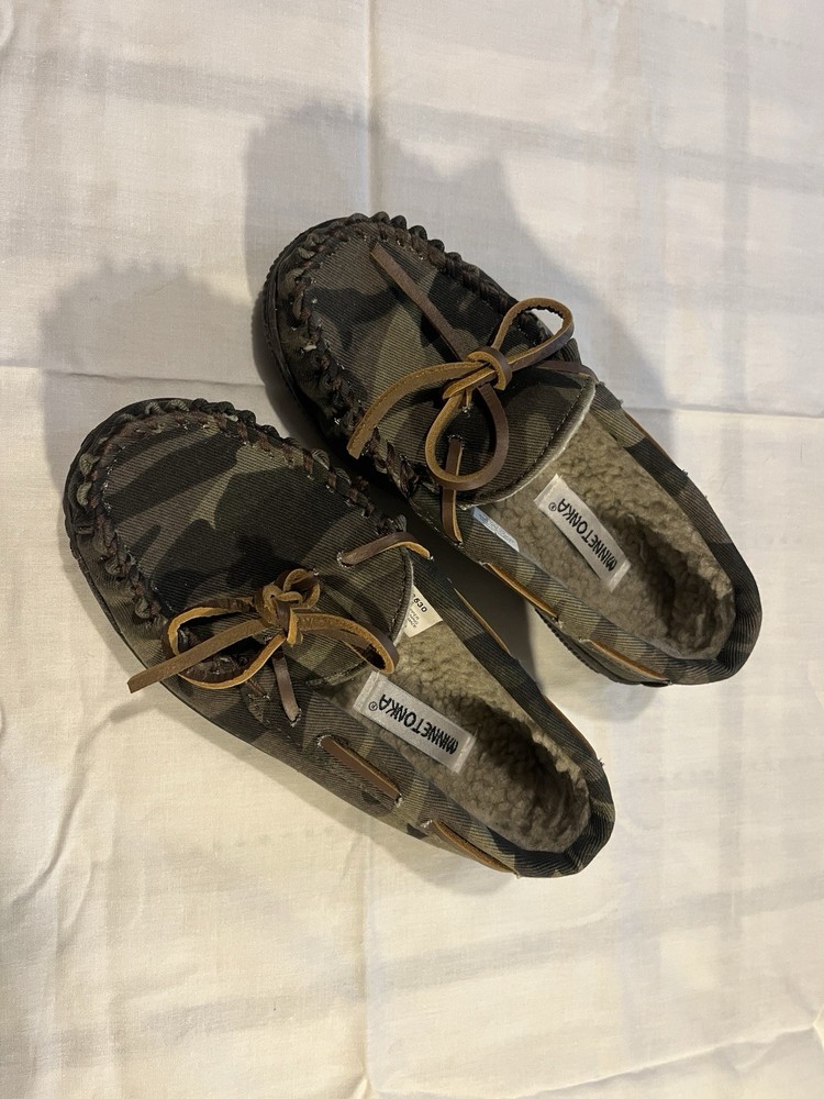 Minnetonka Children’s Slippers, Size 1, Sherpa Lining, Hard Soles Camouflage