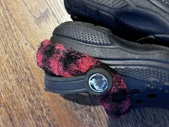 Crocs Unisex Mammoth Black Red & Black Plaid Lined Slip On Clog Size 9 Kid