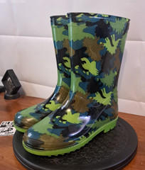 Magellan Outdoors Camouflage Dinosaur Rubber Pull-On Rain Boots Youth Size 2