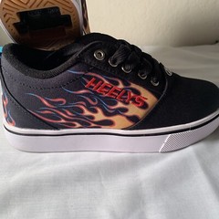 HEELYS PRO 20 FIRE GRADE SCHOOL LIFESTYLE SHOES Size 2 Youth Brand New No Wheels