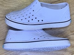 NATIVE miles child slip on size 4 shell white
