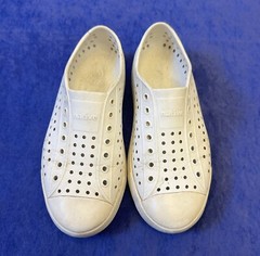 Native Jefferson White Water Friendly Slip On Sneaker J4 Big Kid Size 4