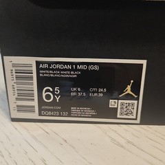 Jordan Air Jordan 1 Mid (GS) Sneakers Unisex Kids 6.5Y White Black DQ8423-132