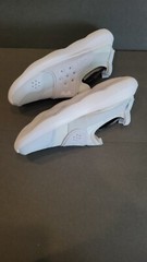 Under Armour Runplay White/Gray Running Shoes Size 7Y Gently Used