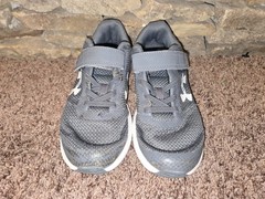 Under Armour Kids Gray and White Sneakers with Hook-and-Loop Strap Size 2Y