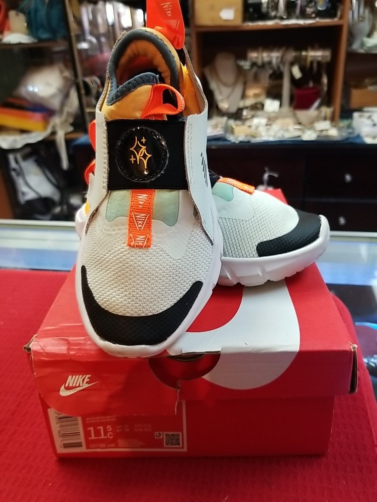 11.5 Nike Flex Runner 2 Low (PSV) Barely Green / Black White – Pre-Owned