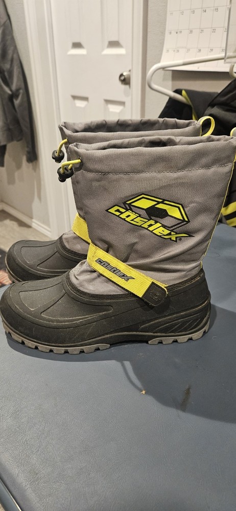 CastleX Element Youth Size 6 Gray Black Yellow Water Resistant Snow Boots