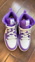 Size 2Y (Grade School) Air Jordan 1 Mid ‚White Purple‘ DQ8423‑511