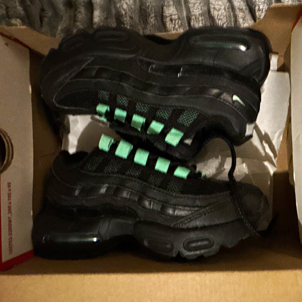 Nike Air Max 95 Recraft LTR (PS) Kids Sneaker 13C Black/Green Mesh HQ6364
