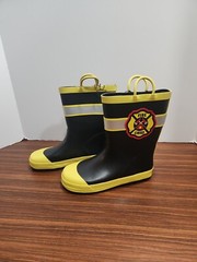 K Komforme Kids Rubber Rain Boots Fire Chief w/ Easy On Handle – Size 3