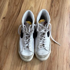 Nike Blazer Mid ’77 High Top Leather Sneaker White/Black Kids US 7