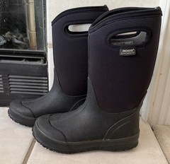 Bogs Classic High Handle Pull On Black Youth Kids Rain Snow Boots Size 4 EUC
