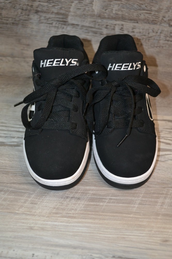 Heelys Voyager Skate Shoes Youth Size 4 Black White HE100713