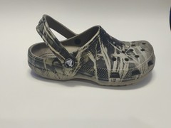 CROCS Classic Real Tree Camouflage Clogs, Kids Size: J3 (Foot Length 8.5″)