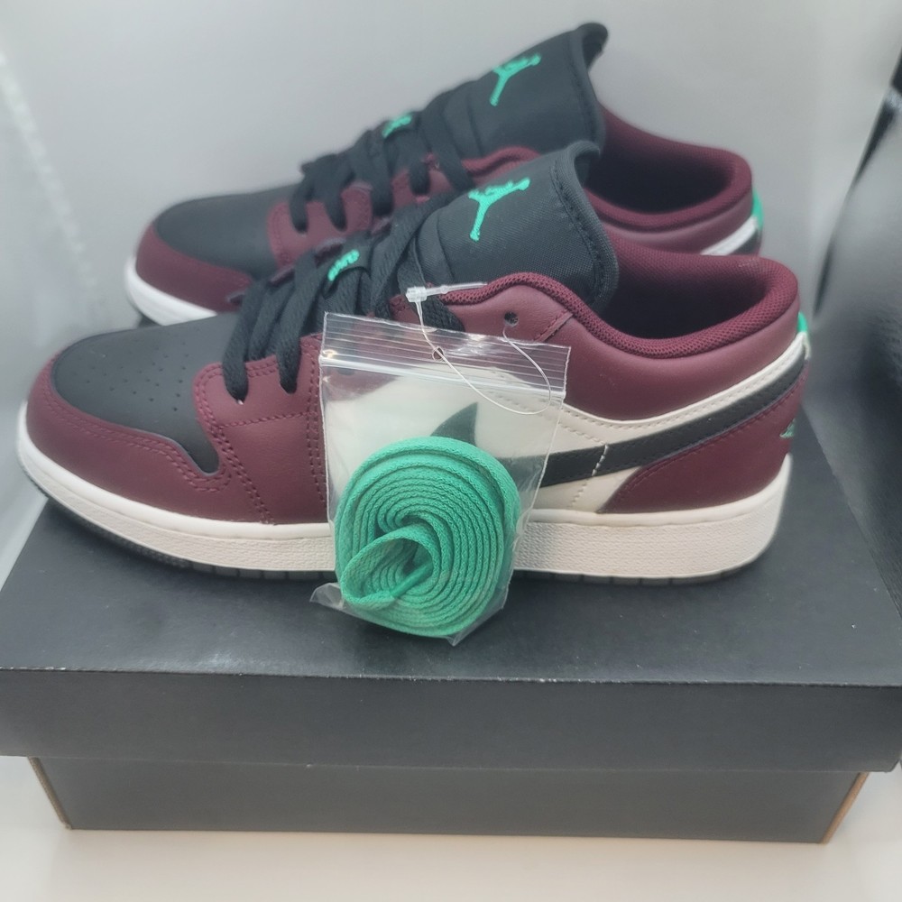 Air Jordan 1 Low SE GS Size 4.5 Y DM0589635