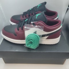 Air Jordan 1 Low SE GS Size 4.5 Y DM0589635