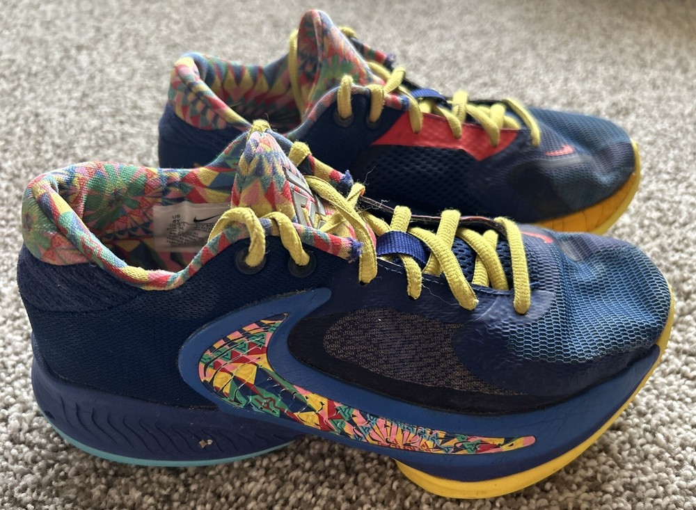 DS Nike Zoom Freak 4 SE GS Kaleidoscope Giannis Antetokounmpo 4Y