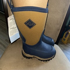 the original muck boot company Boots Size Small Child 3 NWT