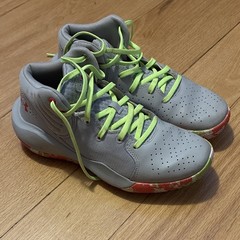 Under Armour Jet 21 Unisex Kids Basketball Mid Top Lace-Up Gray/Green 7Y