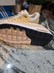 Air Max 1 GS Size 6.5 White/tan