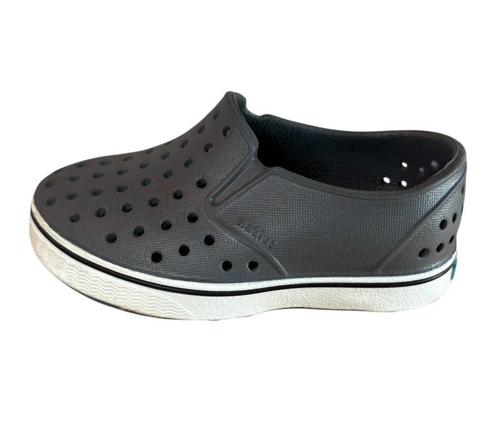 Native Jefferson Toddler Boys Gray White Shoes Size C6 Slip On Water Sneakers
