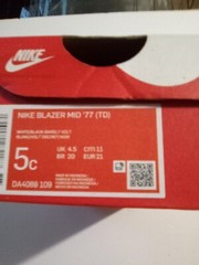 Slightly used infant nike blazer mid ’77 white with black blaze sneakers