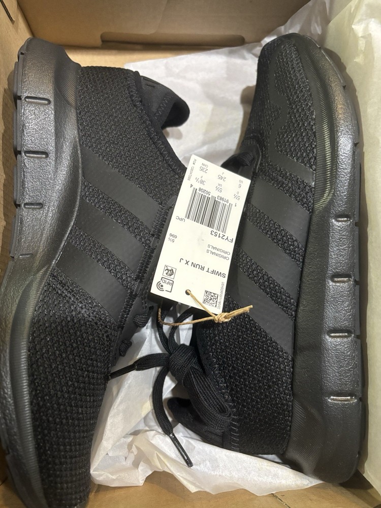 Adidas Size Swift Run Size 6 Black Gum Brand New
