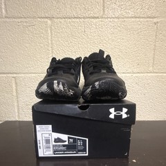 Under Armour Lockdown 7 7Y Black White Lace Up Low Top Basketball Sneaker