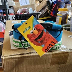 Ground Up Sesame Street Elmo Slip On Canvas Shoes Kids US 4 Slip Resistant