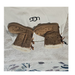 UGG Bailey Bow Kids Brown Suede Shearling Boots Stars Bow US 6 Mid Top