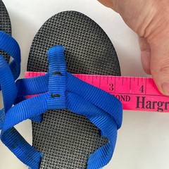 SEE CONDITION & MEASUREMENTS Vintage 70s Rainbow Stripe Beach Flip Flops Kids