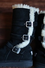 UGG Youth 4 Maddi II Casual Shearling Winter Boots Buckle Black Suede 1102529