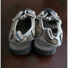 Jumping Beans Kids Tan Canvas Closed Toe Fisherman Sandals Bungee Bumper Shoe 5