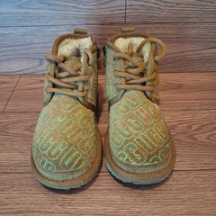 UGG Kids‘ Neumel II Boots Size 11 / EU 28.5 Brown Suede Great Condition