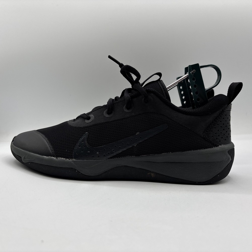 Nike Omni Multi-Court Black Anthracite GS Youth 5.5Y DM9027-001 Indoor Shoes