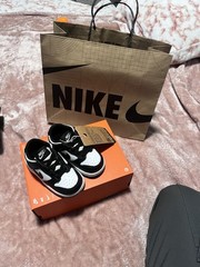 Nike Dunk Low Unisex Kids Sneakers Black/White Leather Low Top Lace Up 5.5