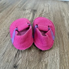 CROCS Kid’s Size 7 Classic Slippers Comfortable Slip-on Fuzzy Felt Girls Pink