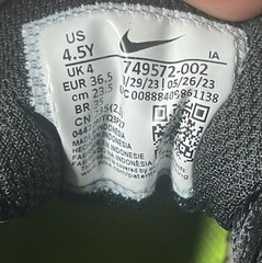 Nike Air Max Invigor GS Running Trainers, Wolf Grey/Volt/Black, size 4.5Y