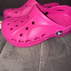 Crocs Size 2 Junior Hot Pink Classic Baya Clog Logo NWT