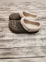 Crocs Classic Fleece Lined Dual Comfort Unisex Clogs Sizes M 7 / W 9