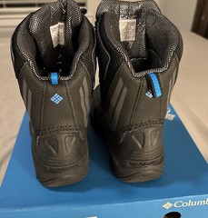 Columbia Youth Unisex Size 2 Bugaboot Plus IV Omni-Heat Boot Black Hyper Blue
