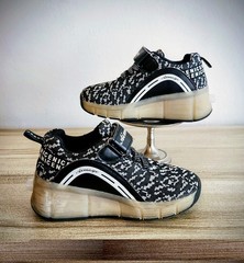 SD SPEED Aimoge Sz 31 Kids Roller Skate Shoes One Wheel Light Up Sport Sneakers