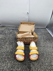 Native Shoes C8 UK7 JP/CM 15 Chase Print Youth Kids Water Shoes Rainbow Gradient